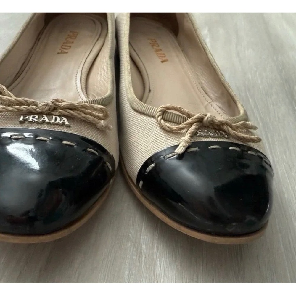 Prada Ballet Flats Womens 7 Beige Black Good Patent Cap Toe Bow Logo Hardware - Picture 7 of 15